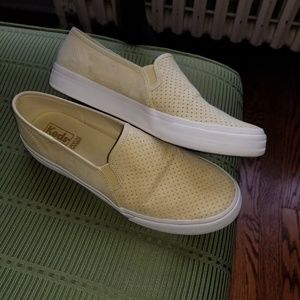 Pale yellow size 8 womens double decker keds